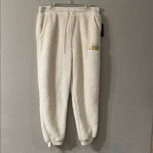 No boundaries women's Sherpa junior’s jogger pants  cream size XL